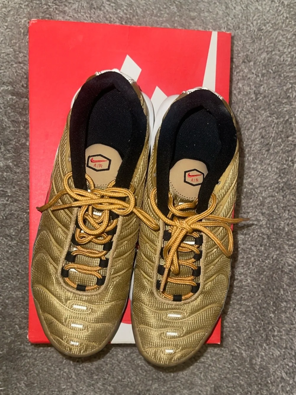 Nike Kids Gold and Black Athletic Sneakers 7Y
